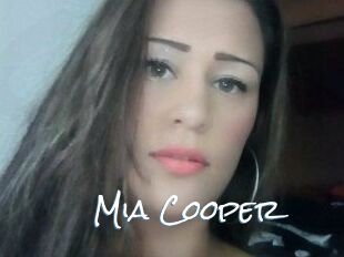 Mia_Cooper