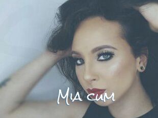 Mia_cum